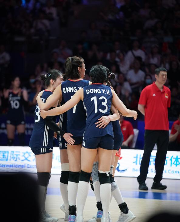 点搭网配资 世界第一奇招制胜！吴梦洁缺战，中国女排0-3意大利遭遇交手4连败