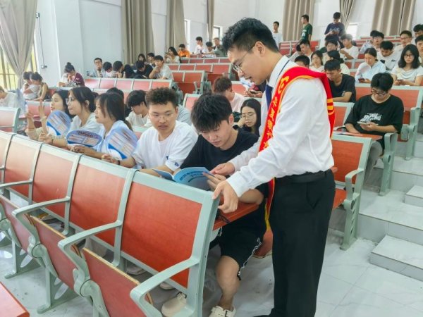 涵乔财富 华夏银行贵阳分行金融教育进校园护航青春成长路