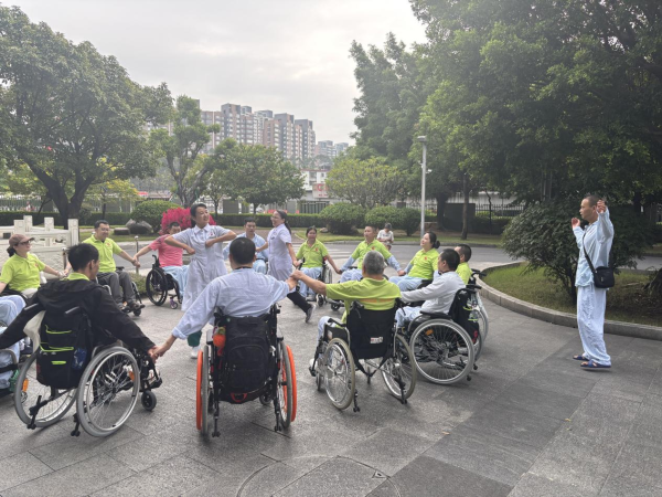 安信 “轮椅上的舞步”，舞出了什么？